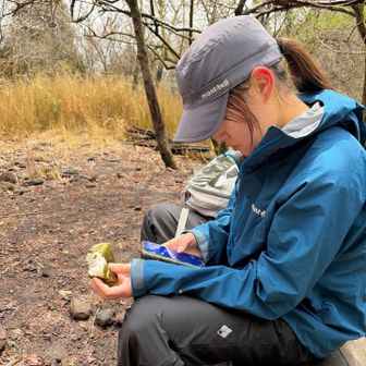 飯盛ケ城への分岐で小休憩