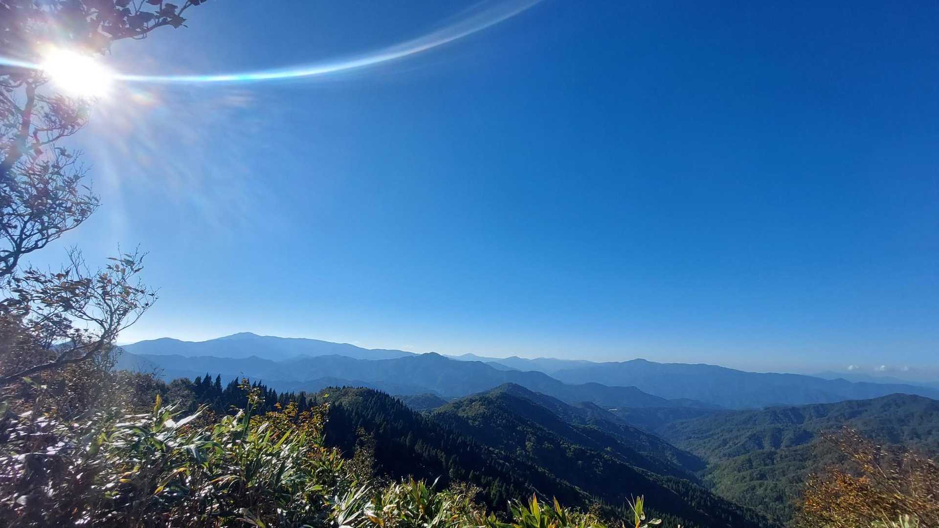 展望地点より
氷ノ山方向