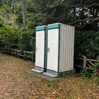 下の展望台にトイレあります きれい