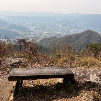 ベンチのある山頂の景色が好き🥰