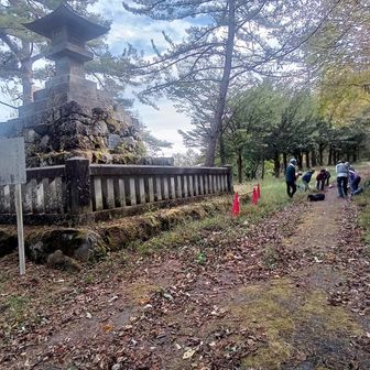 少し上がったところで準備体操
登山組は14名✌