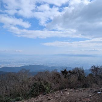 かすんでいるけど、城山よりは景色あり。