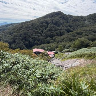 赤い屋根見えた🙌
栗駒山登ってから2週間以上どこにも行ってなかったから、下山途中から足がガクガクし始めてちょっと辛かった😅
だって休みの度に雨なんだもん🤣