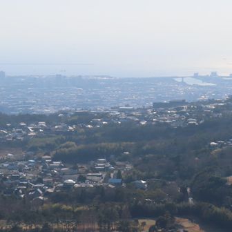 海の方はかすんでいます。