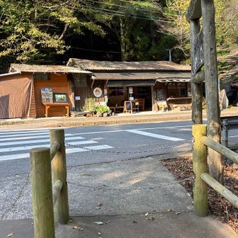 着いたぁ。。😫
予定時間内に⏳
モルゲンロードさん！の　ハンバーグ　やっとやっと食えます！！
散々　行く行くというてたので　行く行く詐欺になりそうやったので😅
営業時間16時前に来れました🥹
では