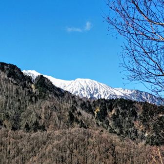 反対の西側は中央アルプス🏔️の空木岳🏔️ドーン