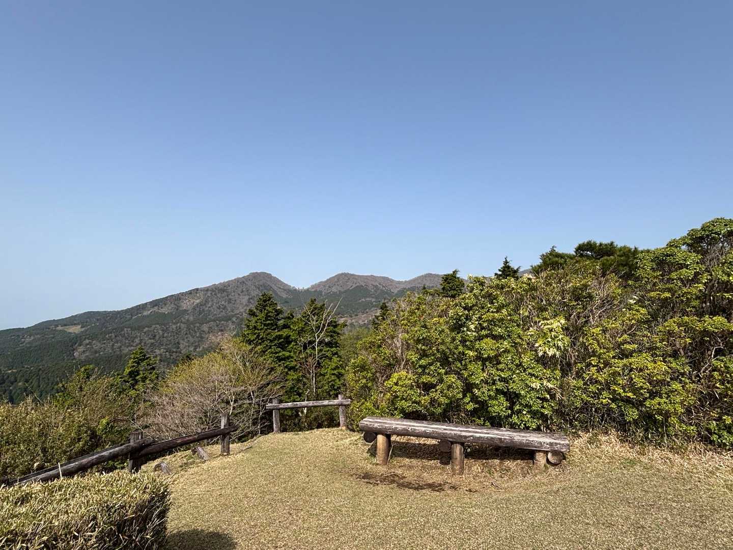 まずは、あの山を目指して👆