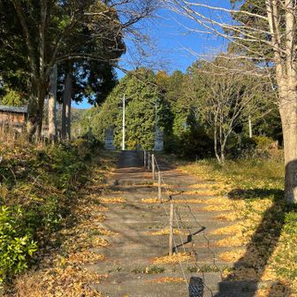 まずは、階段から