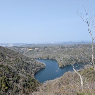 その先の『馬の背』を進むと、眺めのいいポイントに。