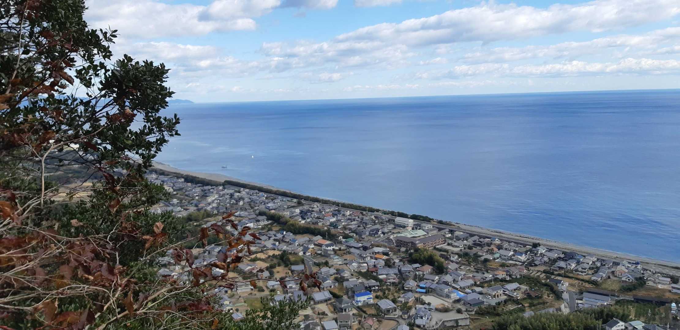 絶景ですが岩の上は狭いので足がすくみます😅