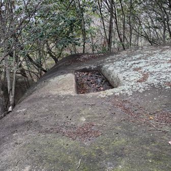 この岩の上が『馬のたらい』だそうです🐴