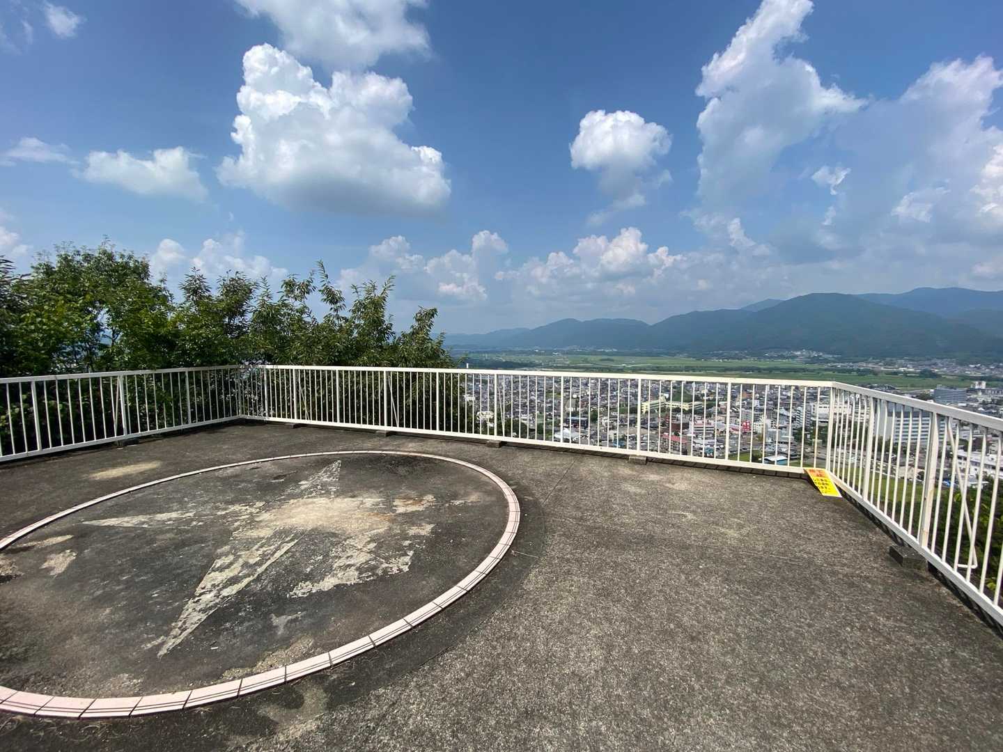 展望台の屋上へ
亀岡市が一望できますが暑い暑い…🥵