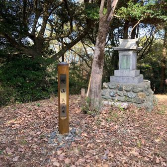 ピストンで戻って、次は兜山山頂
ここも眺望はありません