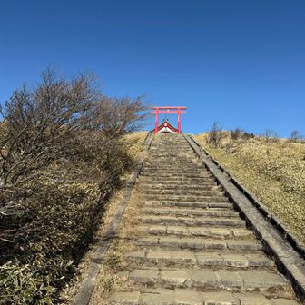 山頂向かいます
風がMAX、登れるかな？