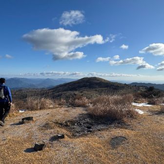 続いて道後山へ向かいます。昔この辺では牛を飼っていたとのこと。確かに雄大ですね。