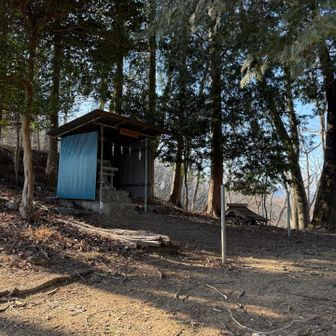 展望台から頂上に移動。
途中の神社