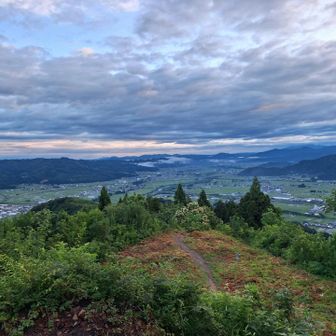 不安定な天気で向こうは雨が降ってきそうになってますね👀