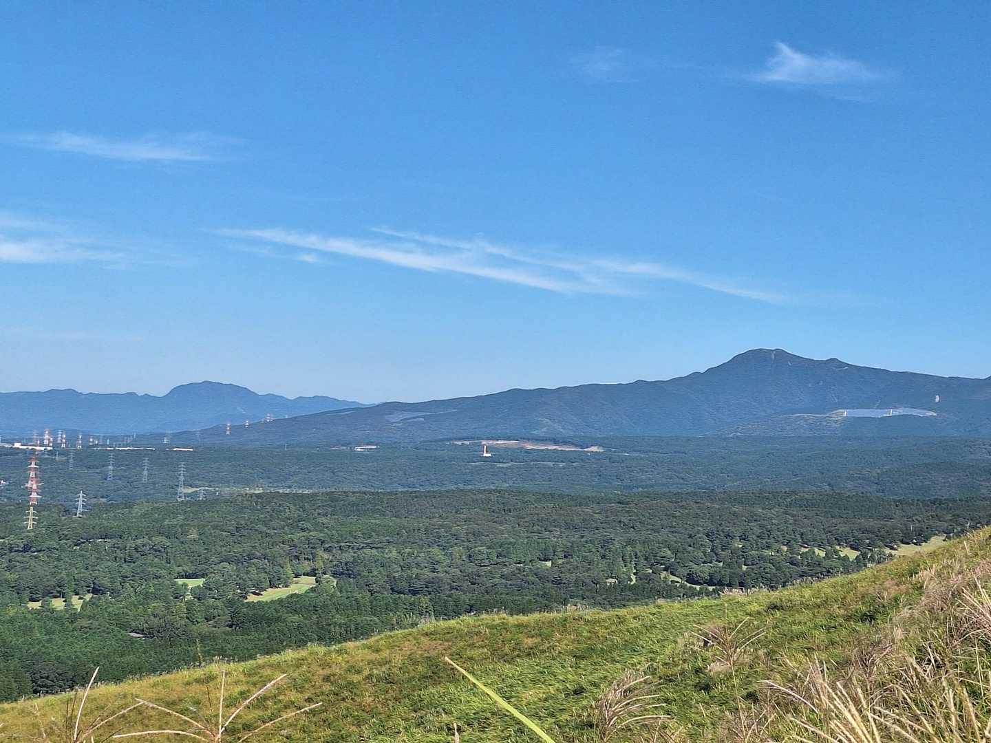 鞍岳の向こうに八方ヶ岳