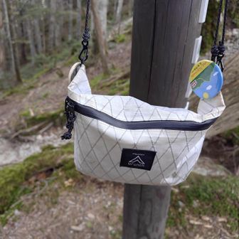 ※持ち主さん見つかったそうです


下山時１４時頃に落ちているのを発見しました。
北沢峠のバス乗り場職員に渡して事後依頼しました。