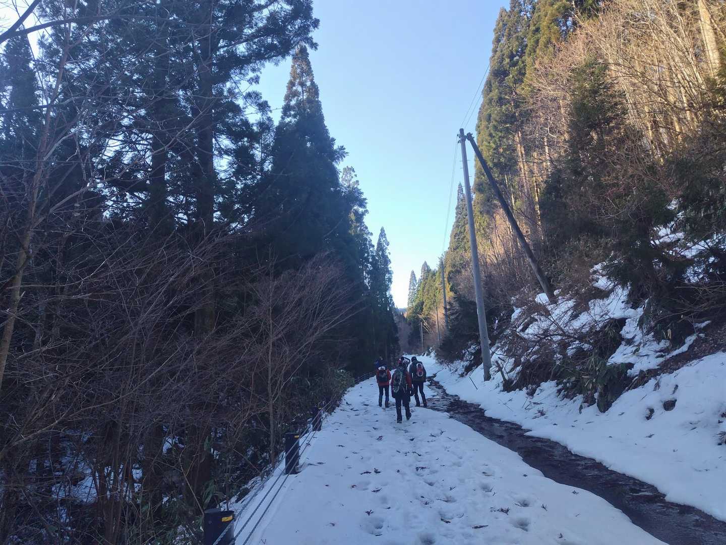 しばらくは平坦な道