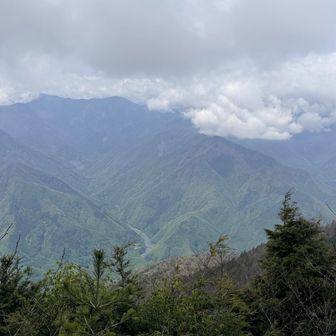もぐもぐしながら眺むる、行かない山オールスターズ♡

てつさんがコッチから登る日を心待ちにしております🤭