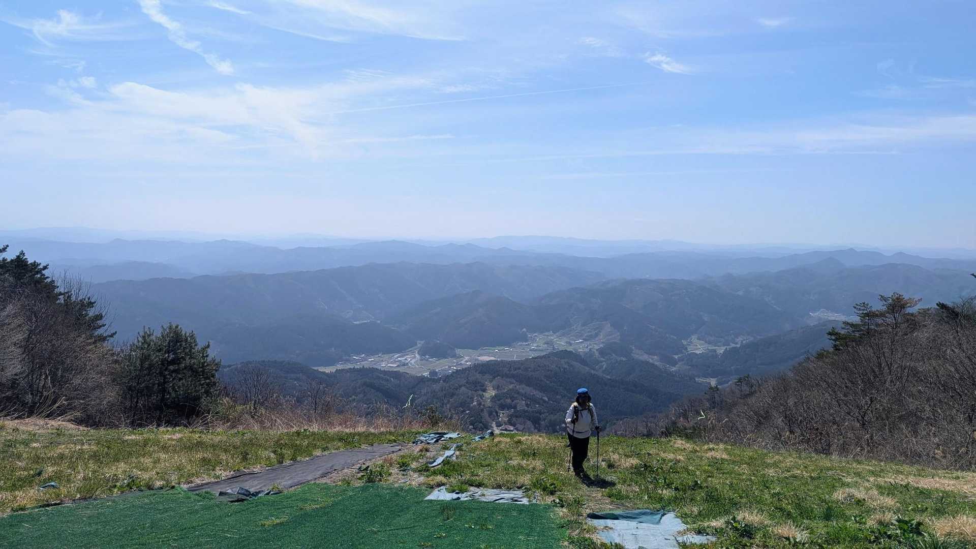 登りきると開けた場所に。。。