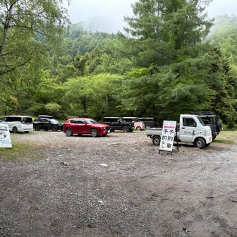 美濃戸口駐車場
ミニバンで来てる人居ますね