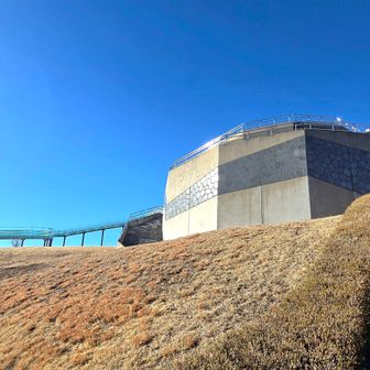 立派な展望台と滑り台🛝
登ってみると…