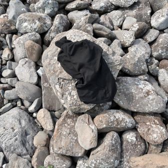 忘れ物　黒色シャツ