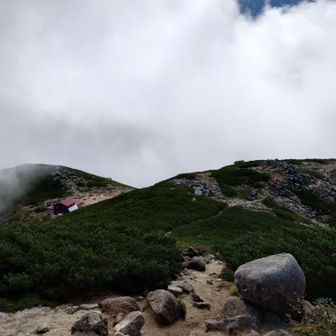 左手に西駒山荘