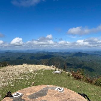 御嶽ピークに戻ってくるとガスが晴れ、クリアな眺望

天気予報当たり