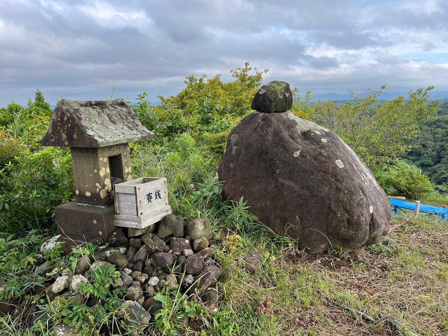おんだら山登山口-記念碑-おんだら山 往復コースの写真