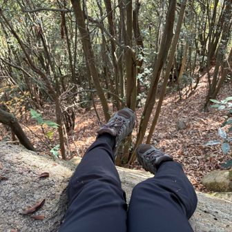 天狗の腰掛けに腰掛けてみる
何か滑りそうで怖い😱