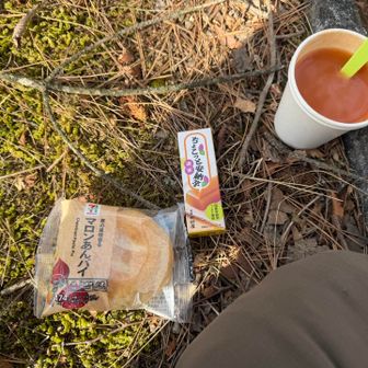 トマトスープと安納芋羊羹は相方さんからの差し入れ。
歩いていれば暑いんだけど、気温は低いので温かい飲み物は身体に沁みます！