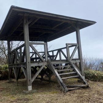 小羅漢山の展望台はステップ一段目が壊れてます