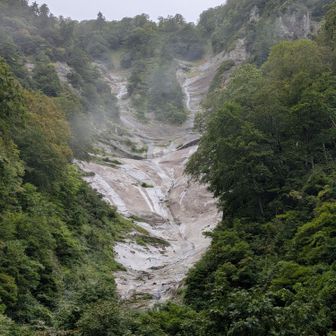 雨乞岩　結構大きい