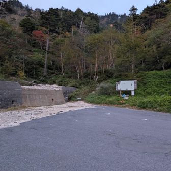 金精山トンネル前駐車場です。