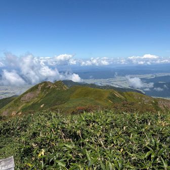 割引岳山頂からの景色、六日町方向