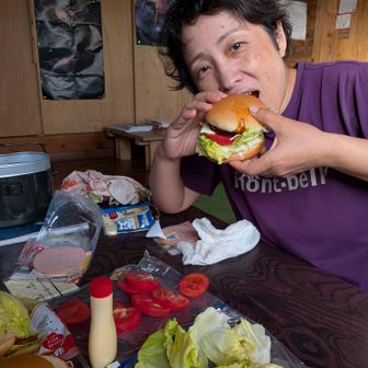 レトルトハンバーグを使った簡単バーガー。
美味しいよ🥰