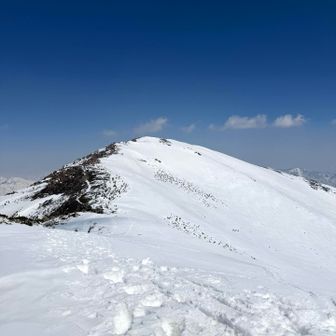 目指す山頂は、あの向こう側。
風もなく天気最高