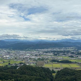 遠くの山は守門岳
