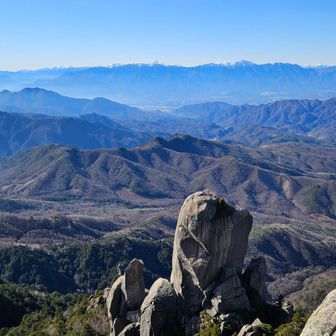 大ヤスリ岩と、南＆中央アルプス