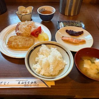 船の時間が10時半のため、宿で朝ごはんを食べてから出発。ボリュームたっぷりの美味しいご飯でした🍚
