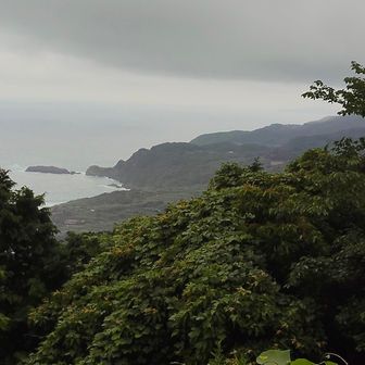 東側　
肉眼では元乃隅神社の鳥居⛩️が見えます👀