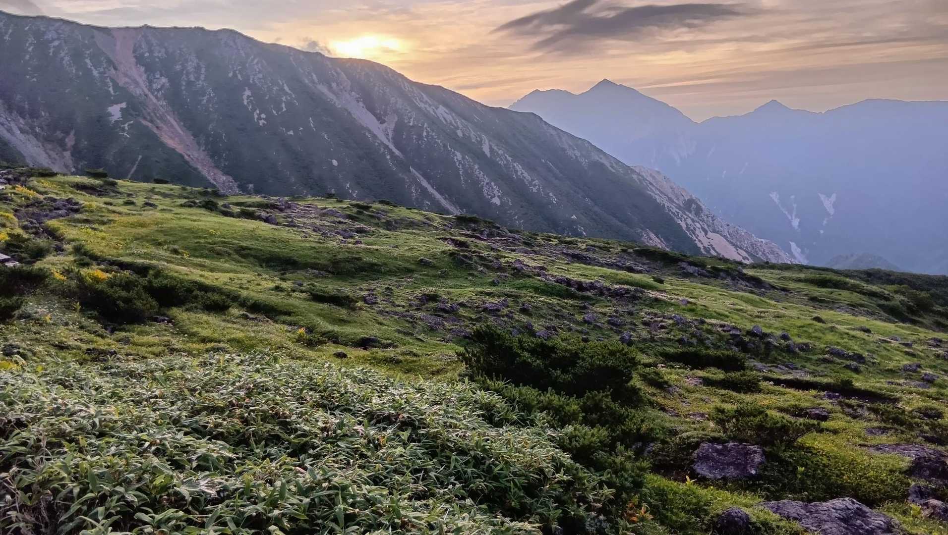 室堂登山口-浄土山-獅子岳-ザラ峠-五色ヶ原 縦走コースの写真