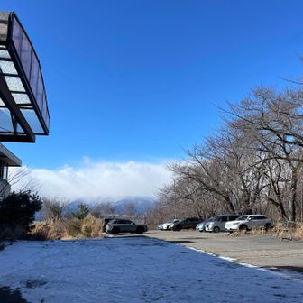 無事下山しました。
今日山頂に行くの私たちだけと思ったら、下山中にたくさんの人とスライドしました。