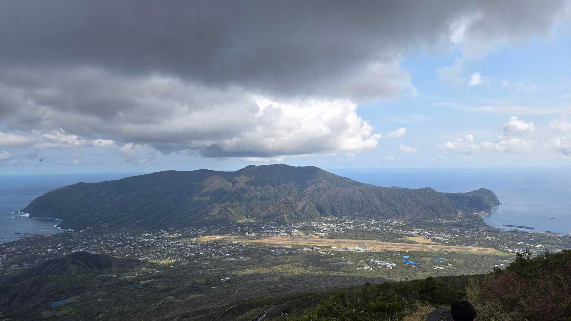 八丈島の三原山 です