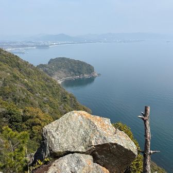 霞んでなければ、四国まで見渡せるそうな