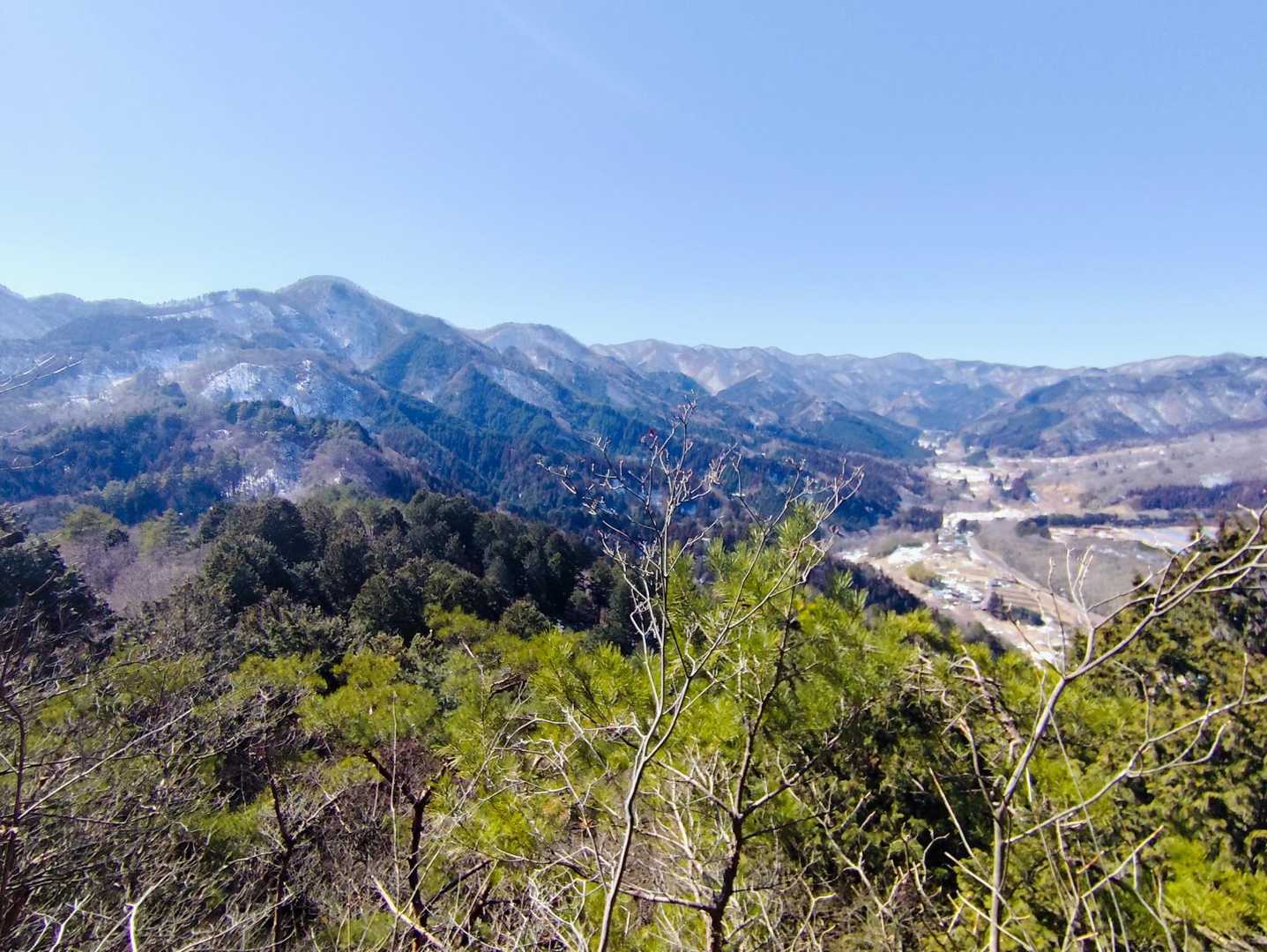 名のある山ではありません…
暮坂峠方面です