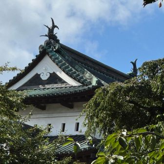 弘前城まで、お散歩